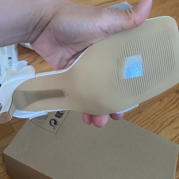 New!!!!! White heels! Size 9.5 Bride - Picture 9 of 9